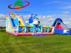 Commerciële opblaasbare Bluey Combo springkussen met glijbaan fabrikanten